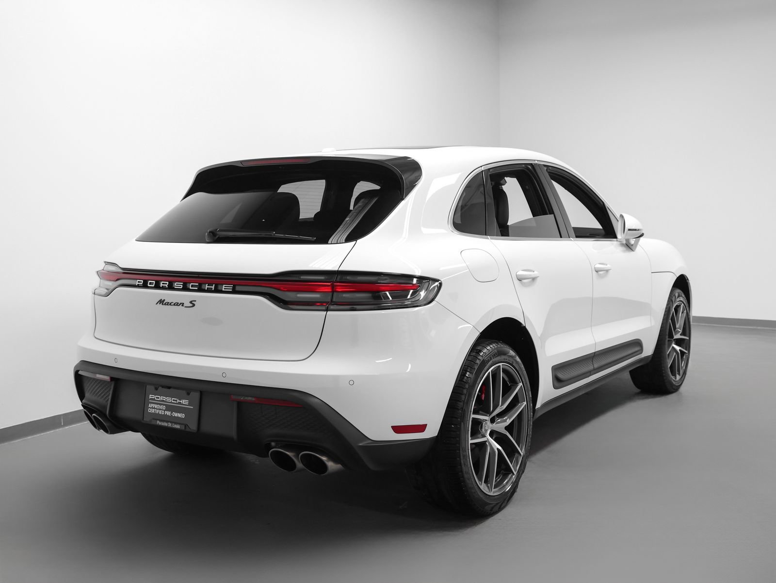Certified 2025 Porsche Macan S image 12