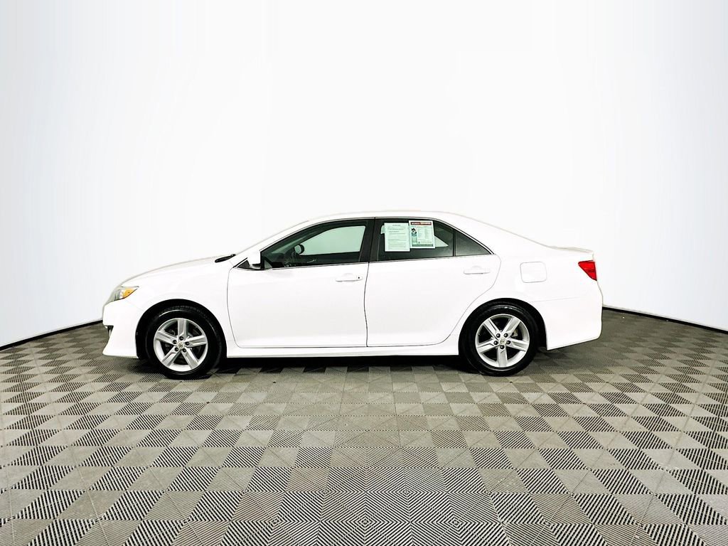 Used 2013 Toyota Camry SE image 6