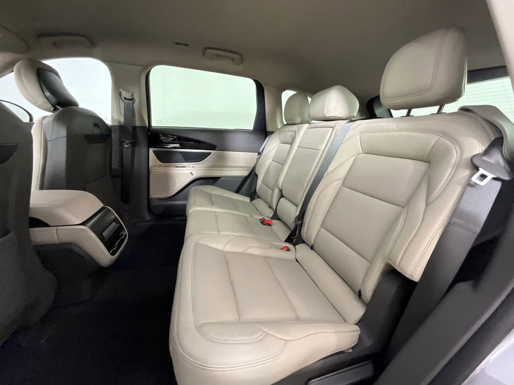 Used 2025 Lincoln Nautilus Premier AWD/4WD image 25