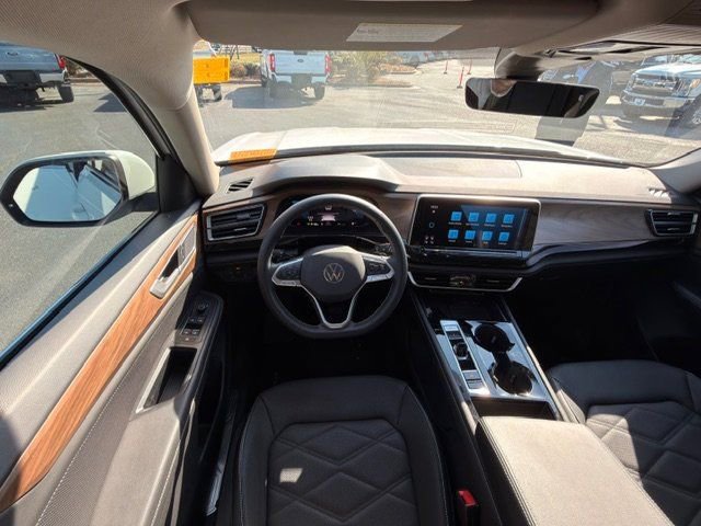 Used 2024 Volkswagen Atlas SE w/ Panoramic Sunroof Package image 8