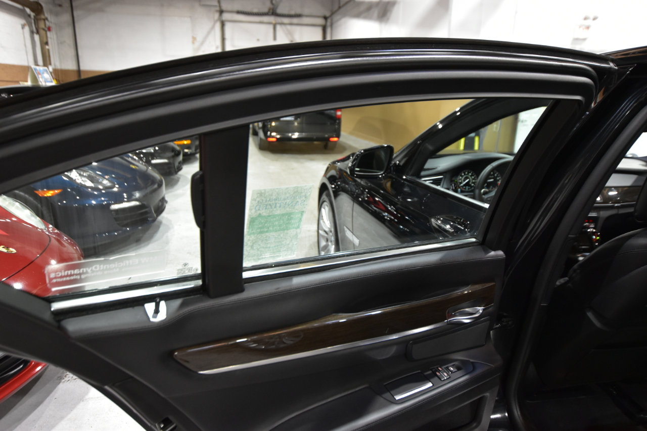 Used 2013 BMW 750i xDrive image 43