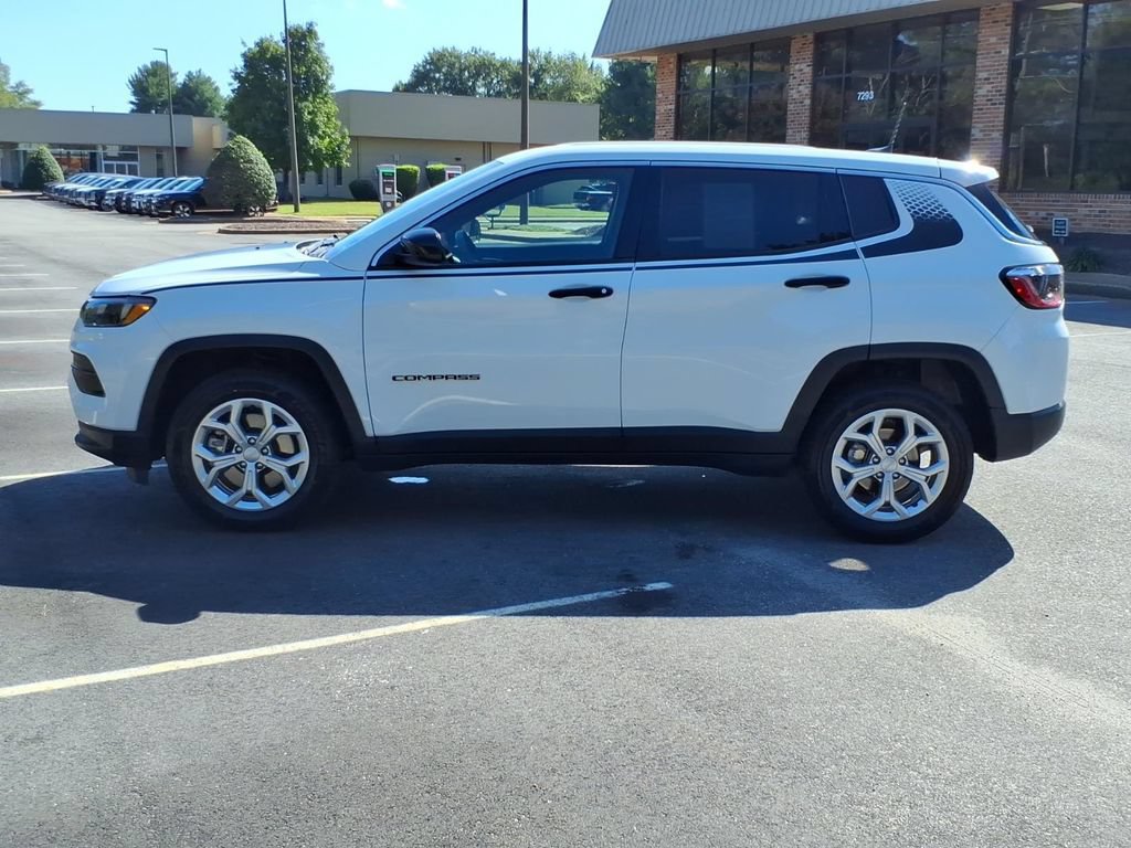 Used 2024 Jeep Compass Sport w/ Mopar Graphics Package AWD/4WD image 6