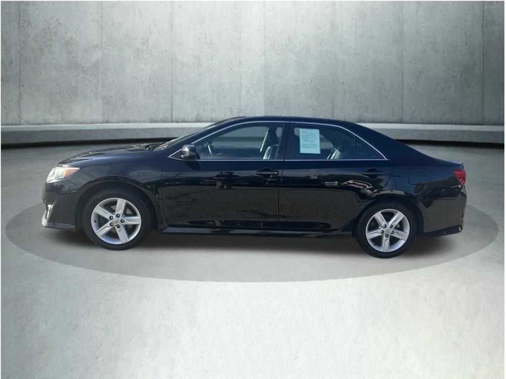 Used 2014 Toyota Camry SE w/ Moonroof Package FWD video 2