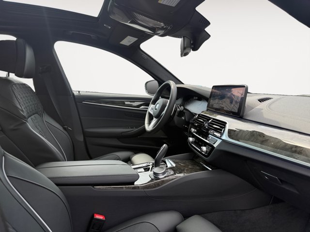 Used 2021 BMW M550i xDrive w/ Dynamic Handling Package AWD/4WD image 15