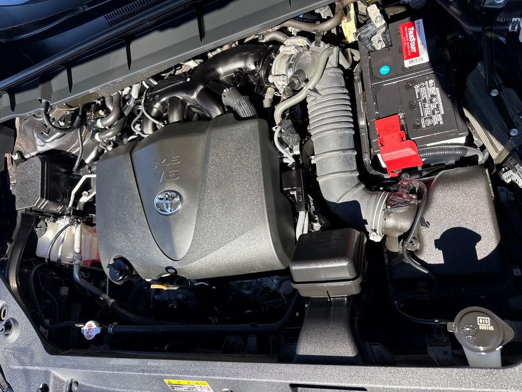 Used 2020 Toyota Highlander XLE image 28