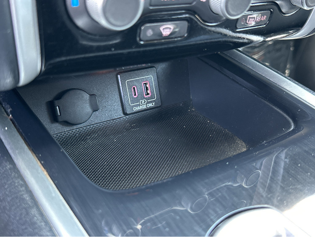Used 2020 Nissan Pathfinder SV image 27