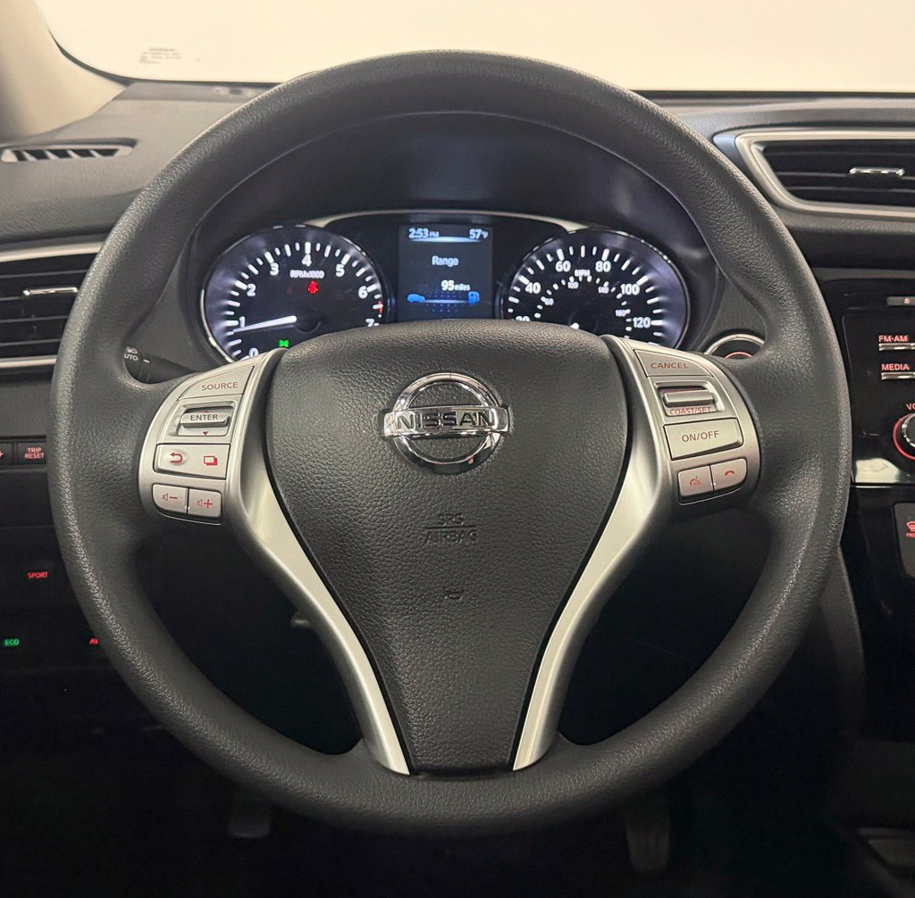 Used 2015 Nissan Rogue SV w/ SV Moonroof Package AWD/4WD image 16