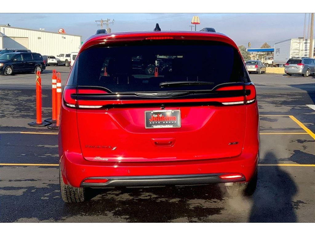 New 2026 Chrysler Pacifica Select w/ S Appearance Package AWD/4WD image 4