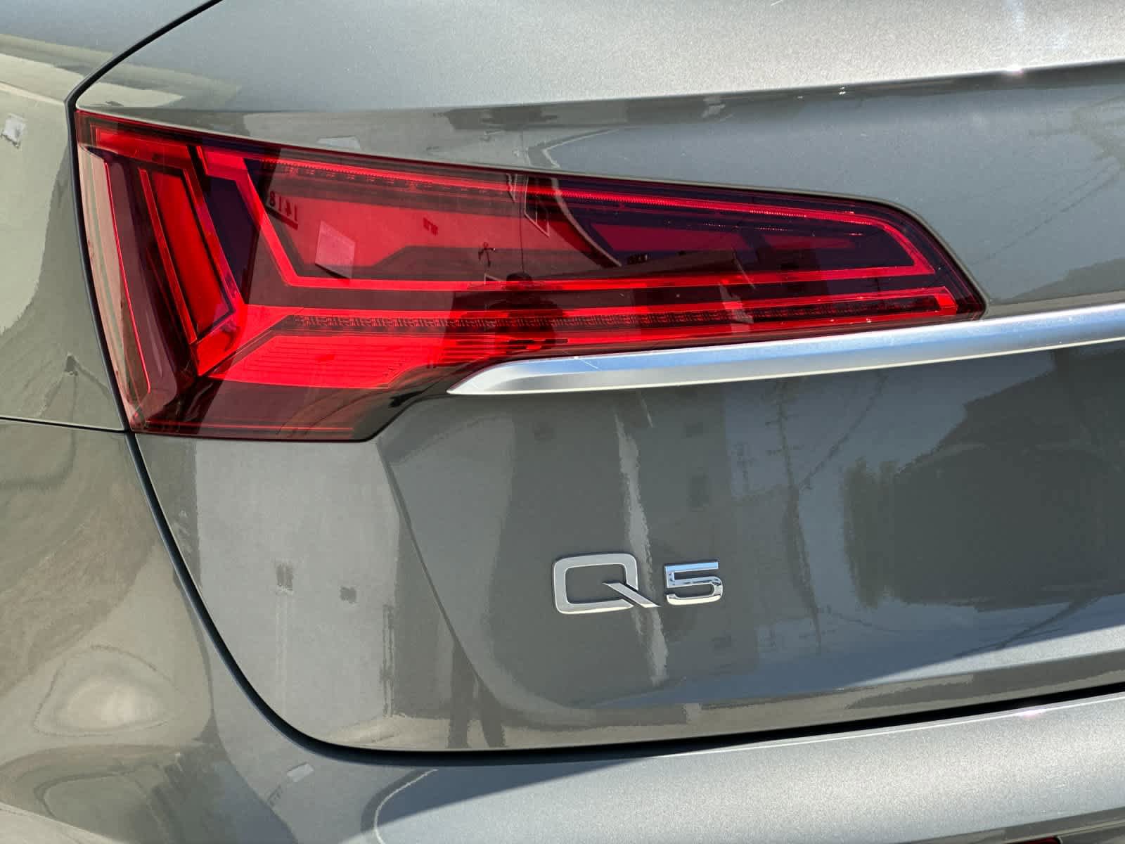 Used 2023 Audi Q5 e Premium w/ Convenience Package AWD/4WD image 27