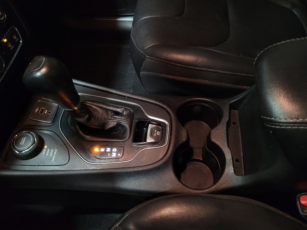 Used 2019 Jeep Cherokee Limited image 26