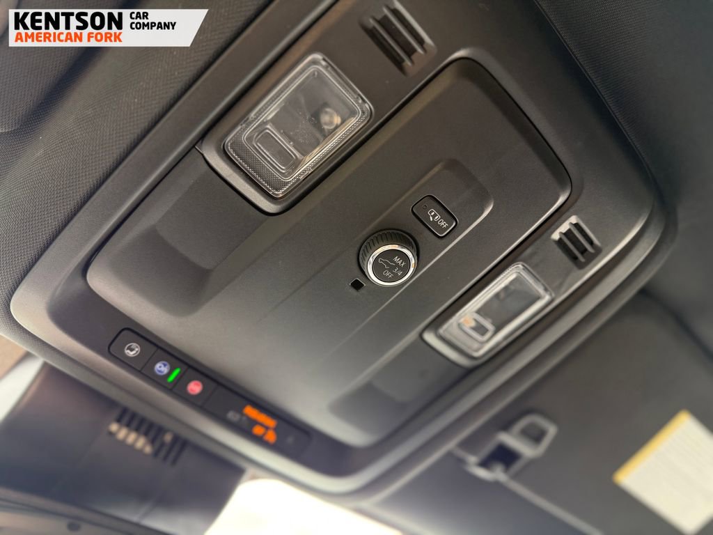 Used 2025 Chevrolet Suburban Z71 AWD/4WD image 31