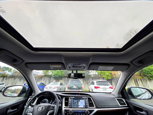 Used 2016 Toyota Highlander Limited Platinum image 23