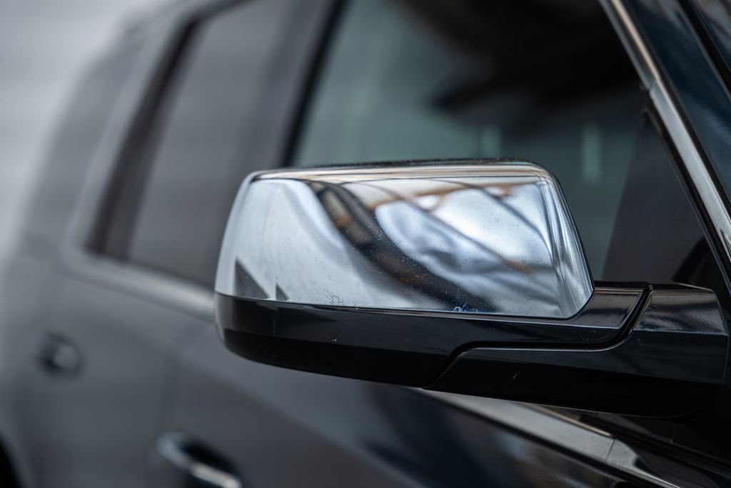 Used 2019 Chevrolet Tahoe Premier AWD/4WD image 18