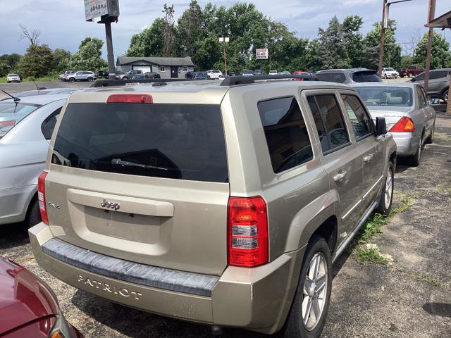 Used 2010 Jeep Patriot Latitude AWD/4WD image 4