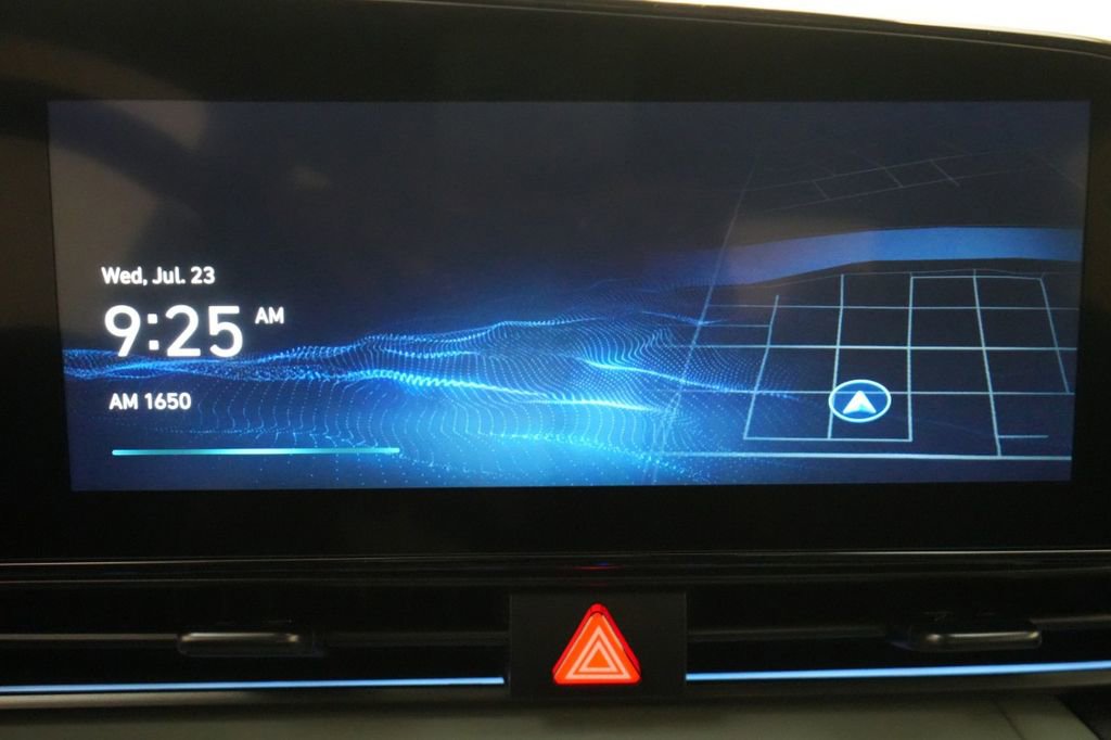 New 2025 Hyundai Elantra Limited image 46