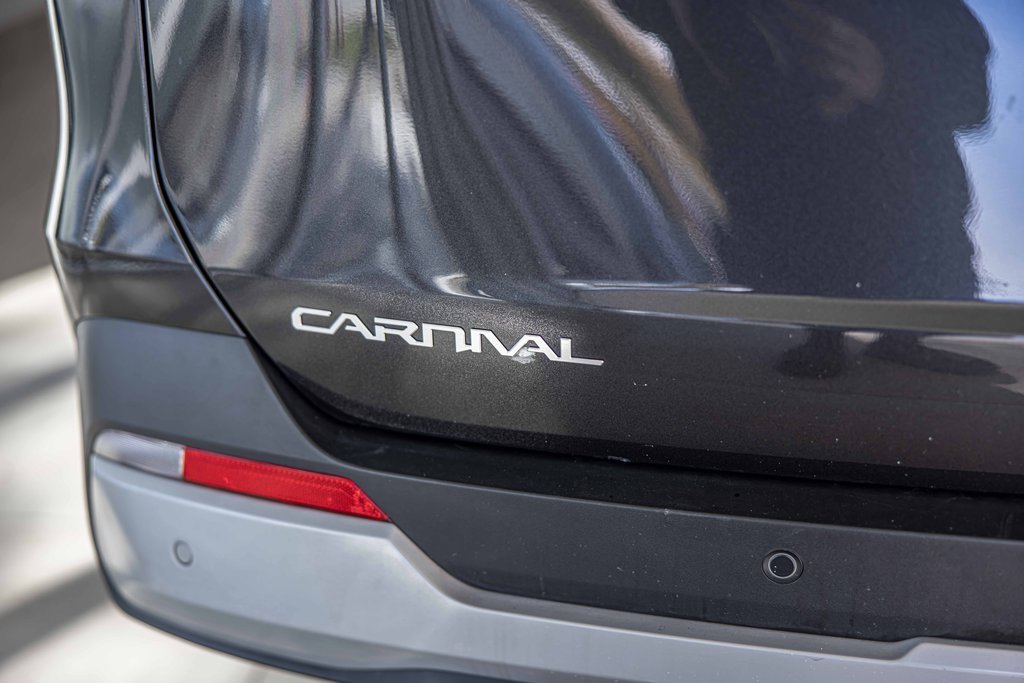 Used 2025 Kia Carnival EX image 15