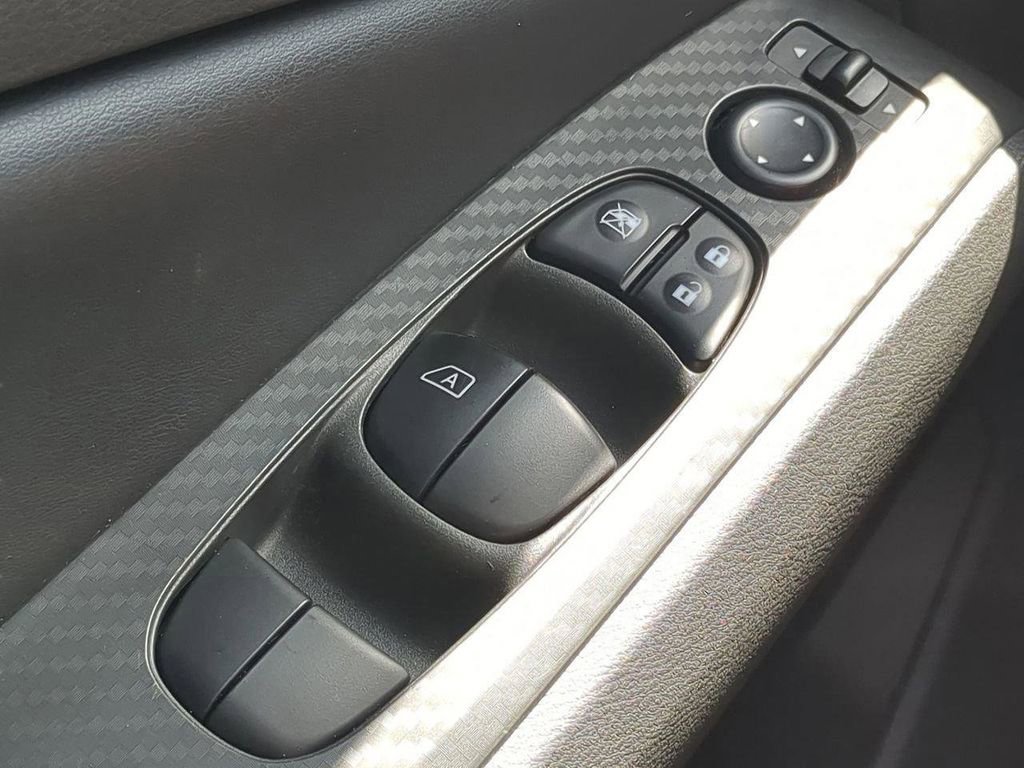 Used 2024 Nissan Altima 2.5 SV image 22