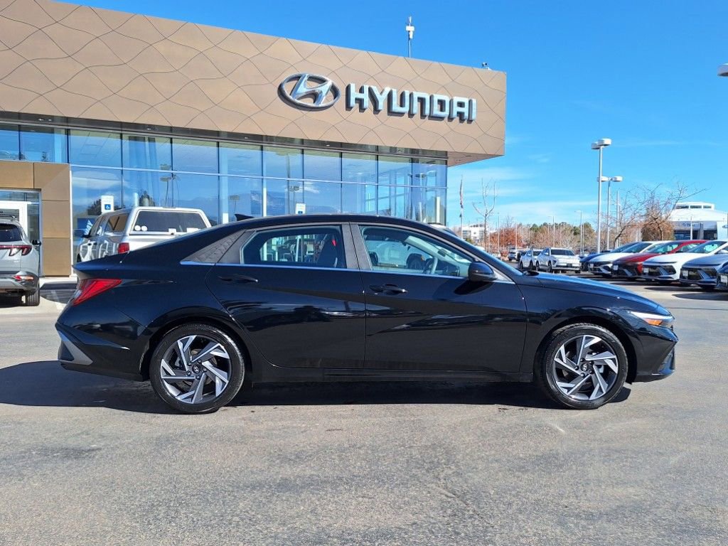 Used 2024 Hyundai Elantra SEL w/ Convenience Package image 2