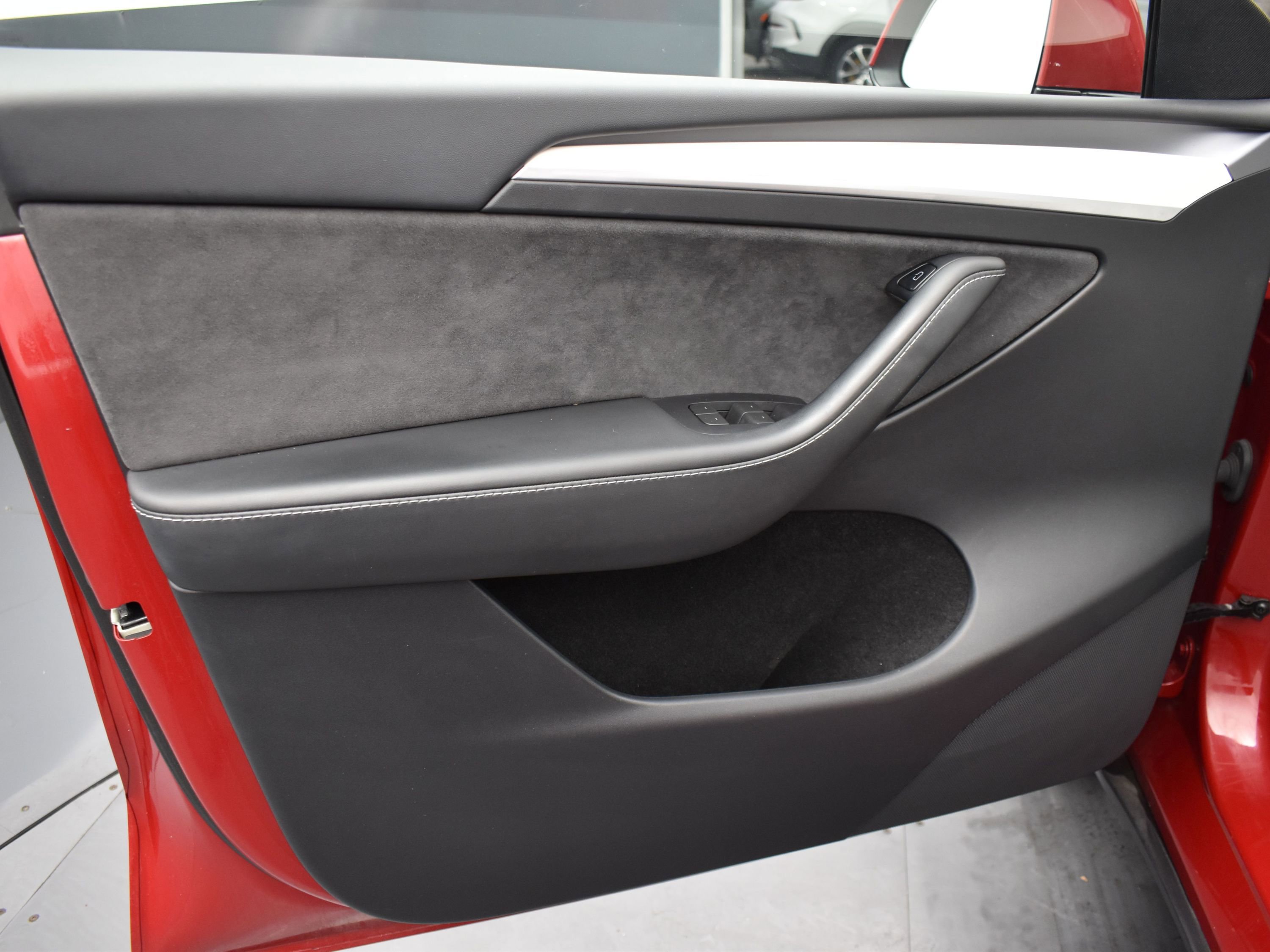 Used 2023 Tesla Model Y Long Range image 9