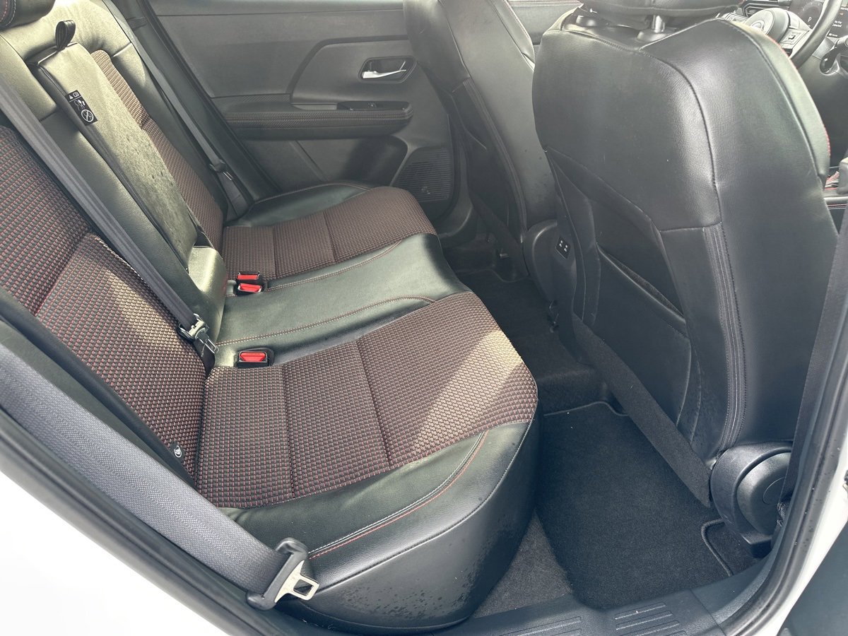 Used 2025 Nissan Kicks SR image 23