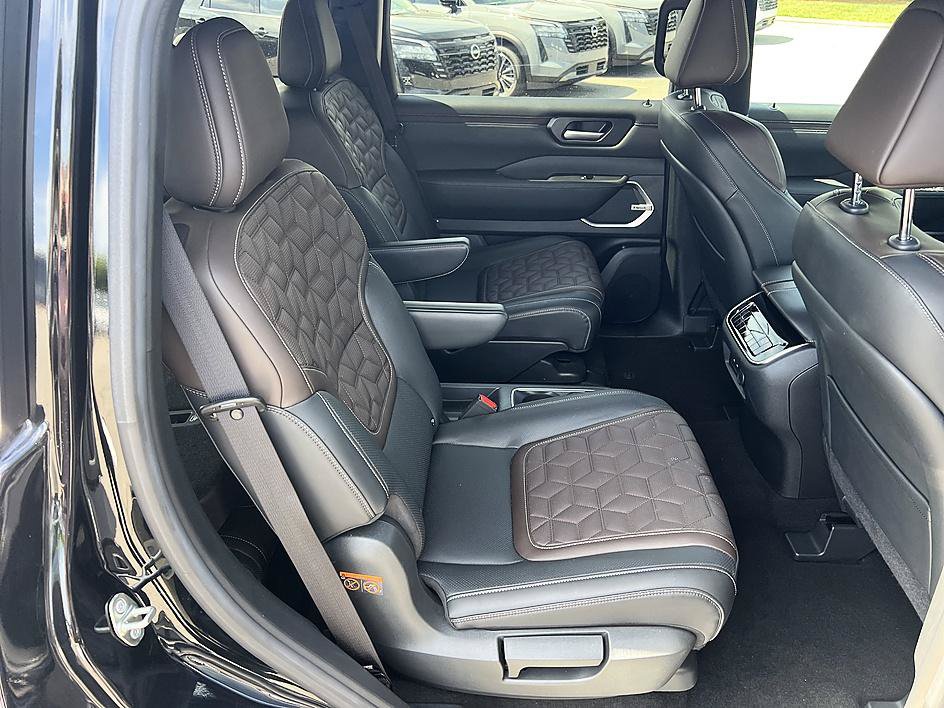 Certified 2025 Nissan Armada Platinum AWD/4WD image 16