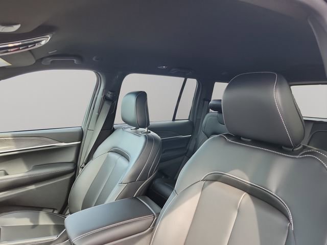 New 2025 Jeep Grand Cherokee Limited image 24
