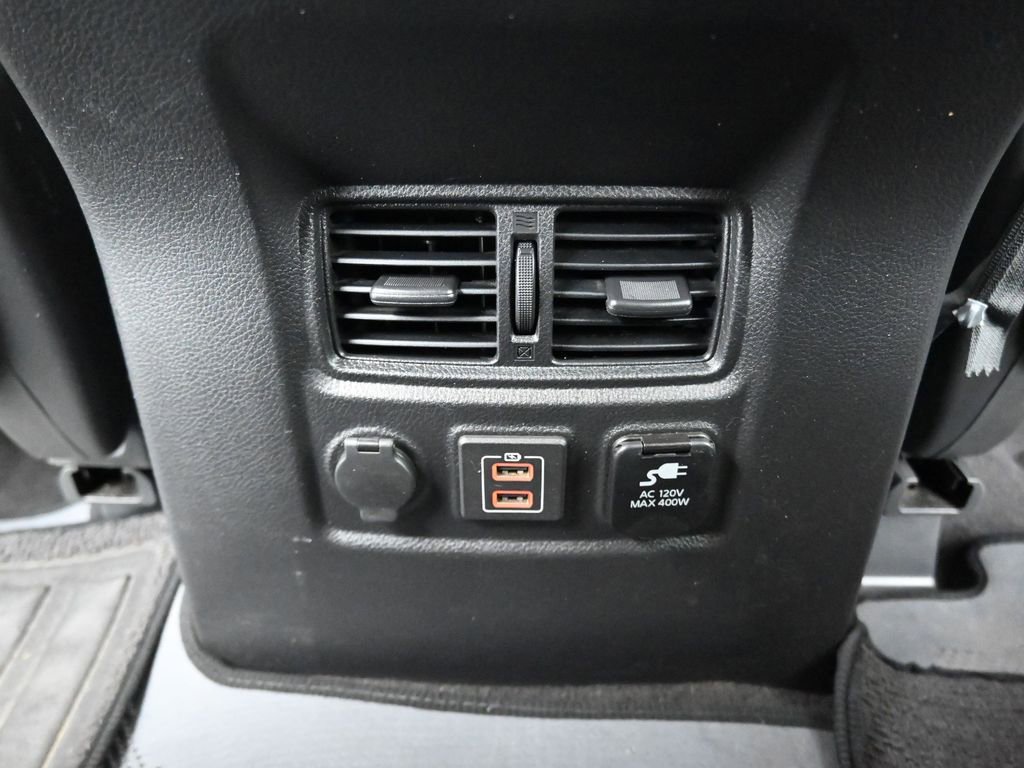 Used 2021 Nissan Titan SV w/ SV Convenience Package image 31