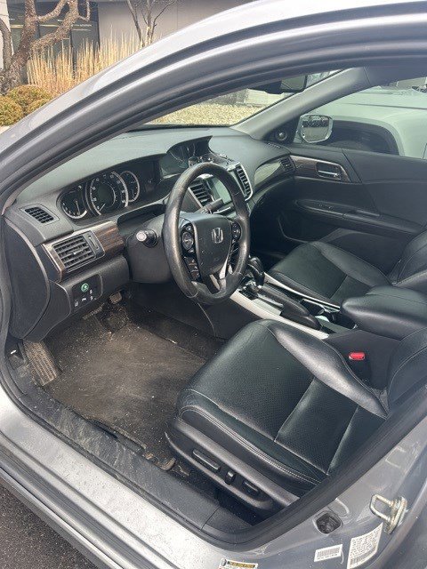 Used 2017 Honda Accord Touring image 4