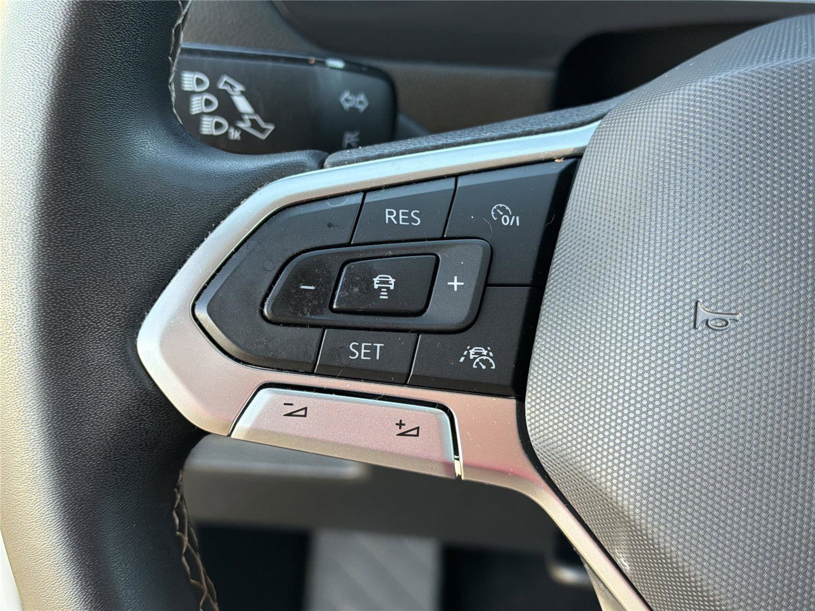 Used 2022 Volkswagen Tiguan SE image 23