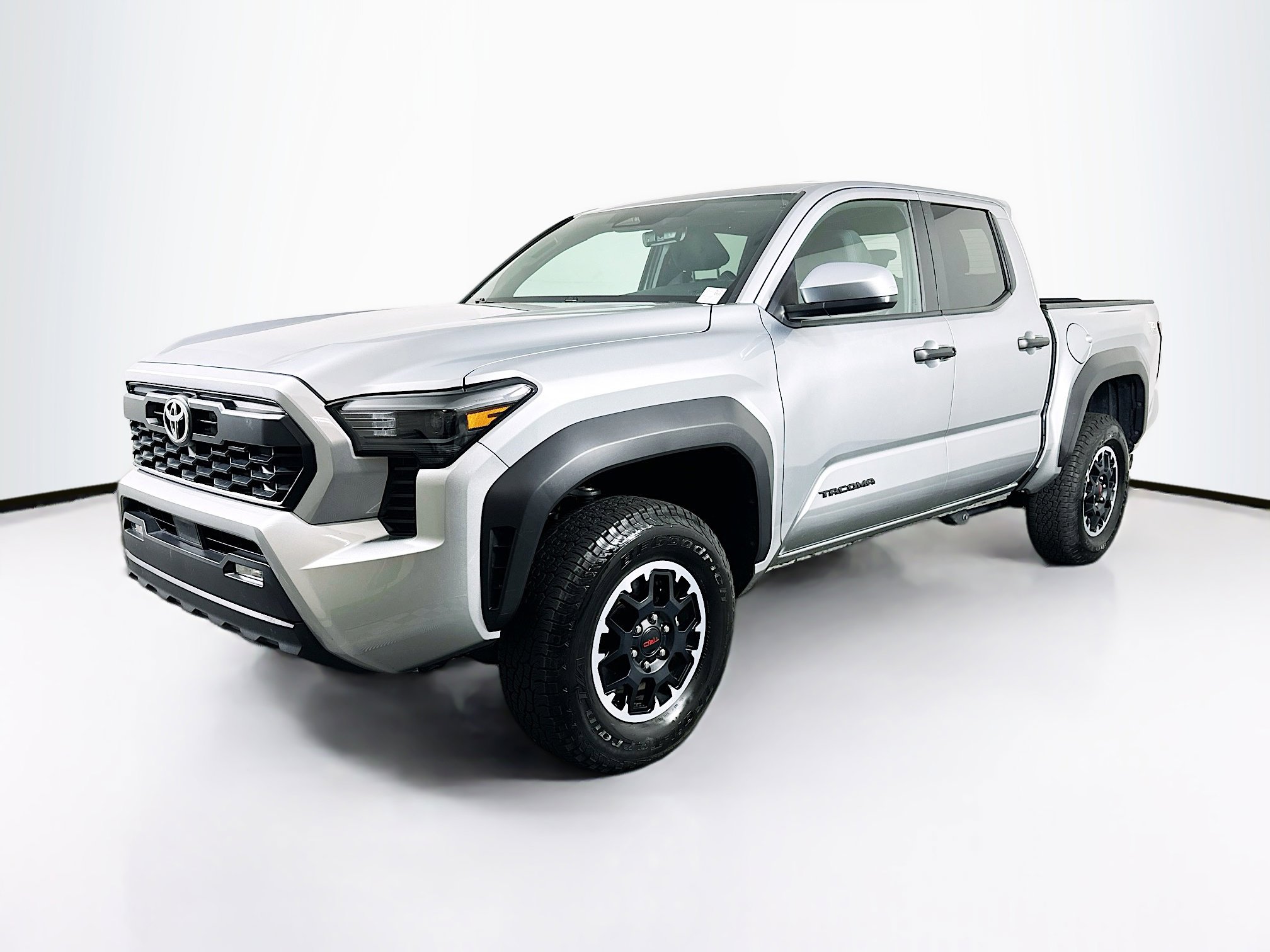 Used 2025 Toyota Tacoma TRD Off-Road AWD/4WD image 3