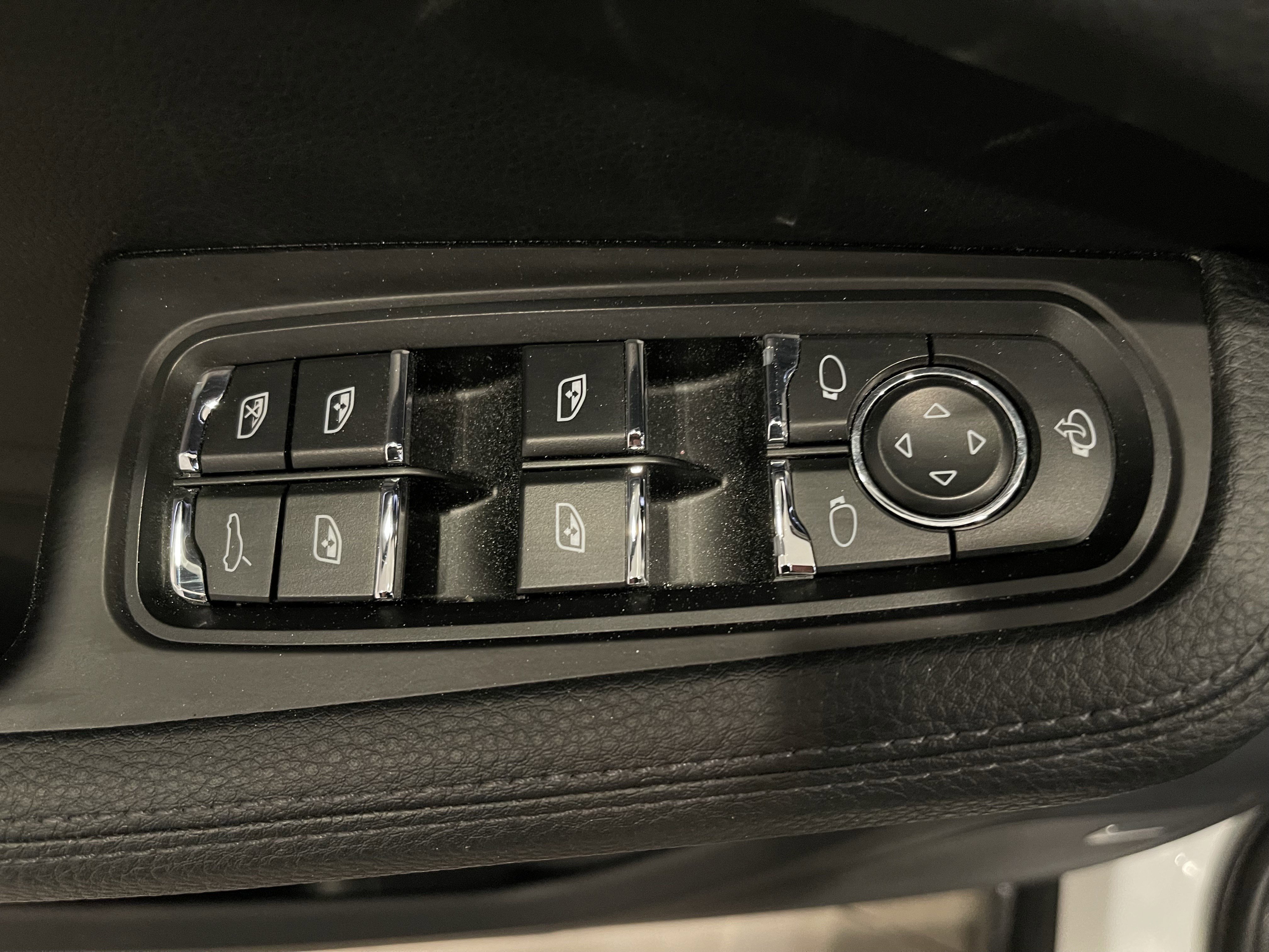 Used 2022 Porsche Macan image 12