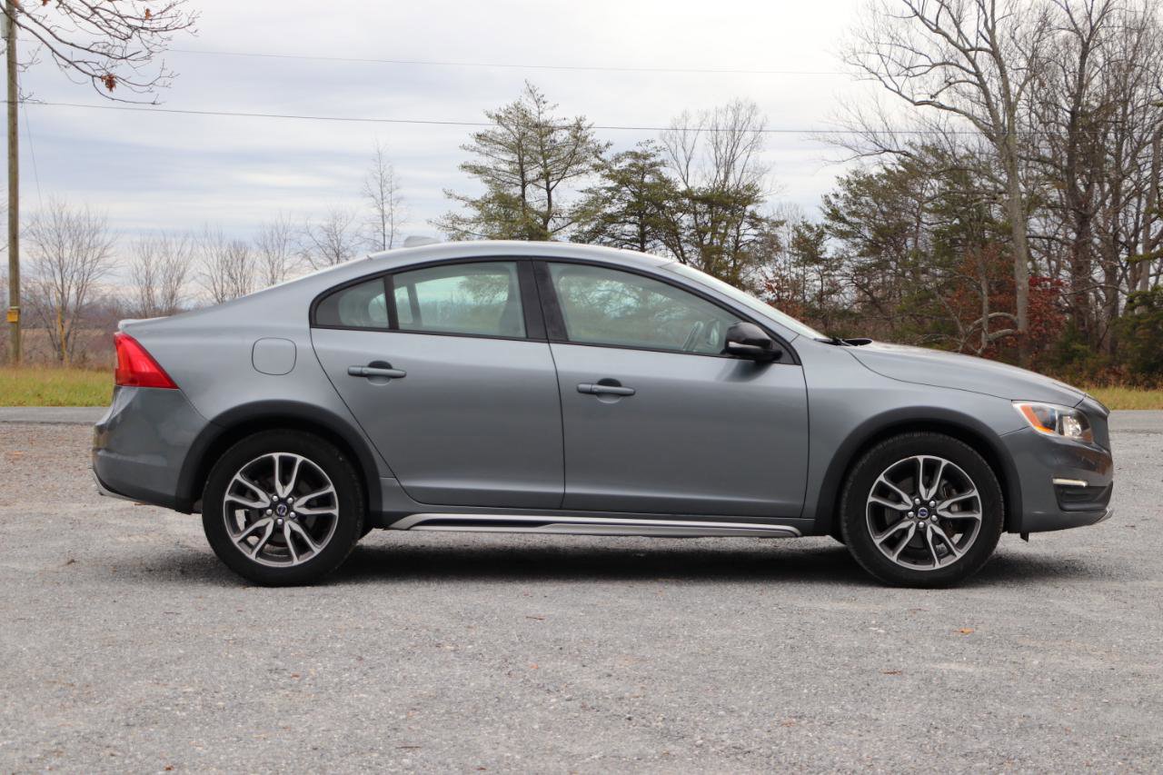 Used 2016 Volvo S60 T5 Cross Country Platinum AWD/4WD image 3
