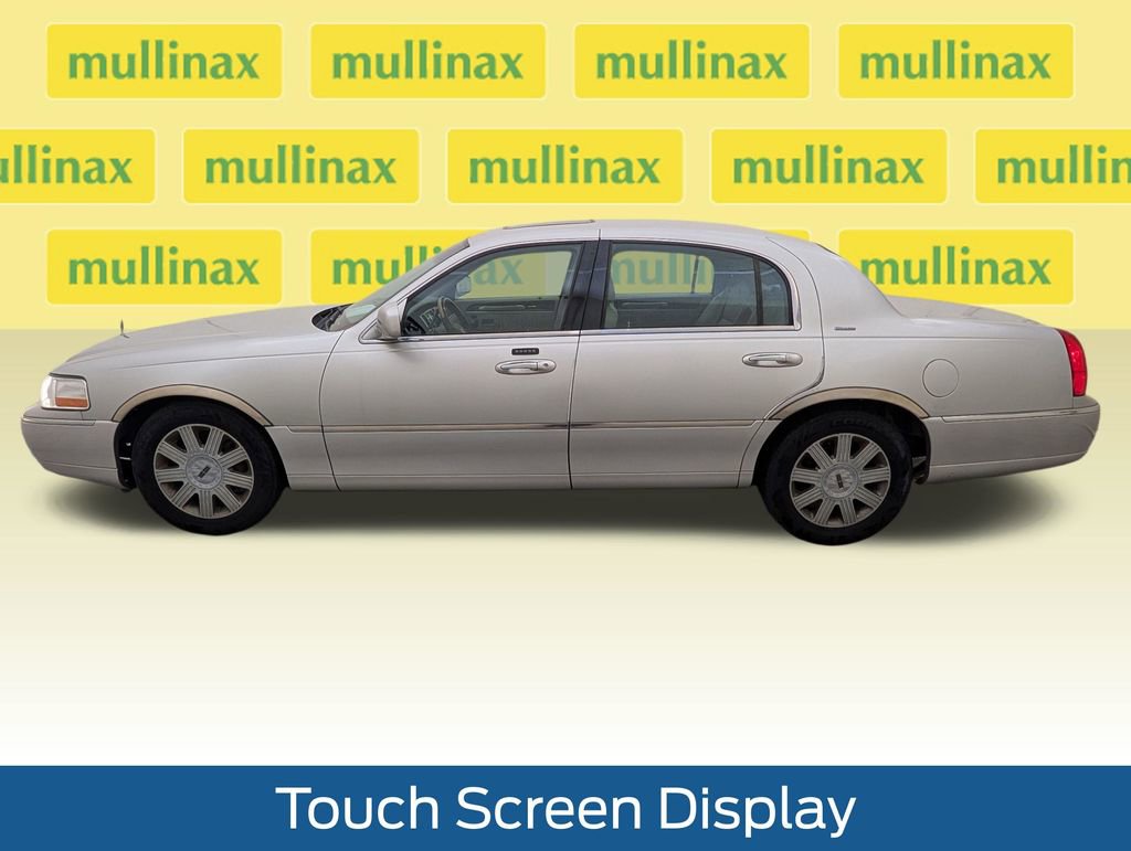 Used 2004 Lincoln Town Car Ultimate image 10
