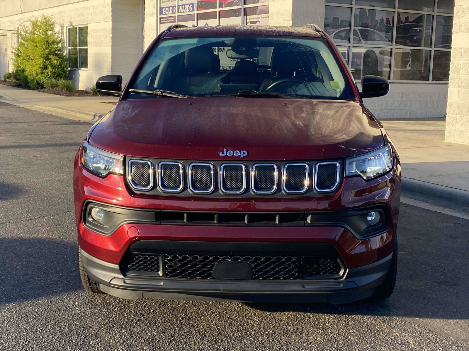 Used 2022 Jeep Compass Latitude AWD/4WD image 2