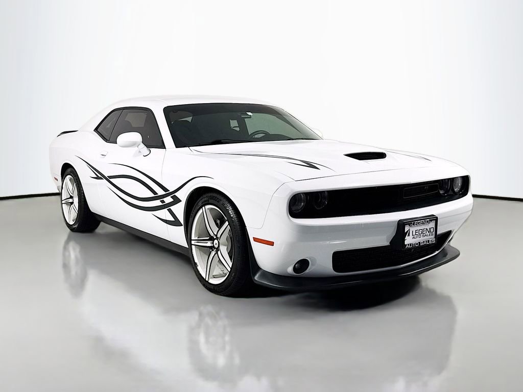Used 2019 Dodge Challenger R/T w/ Driver Convenience Group image 3
