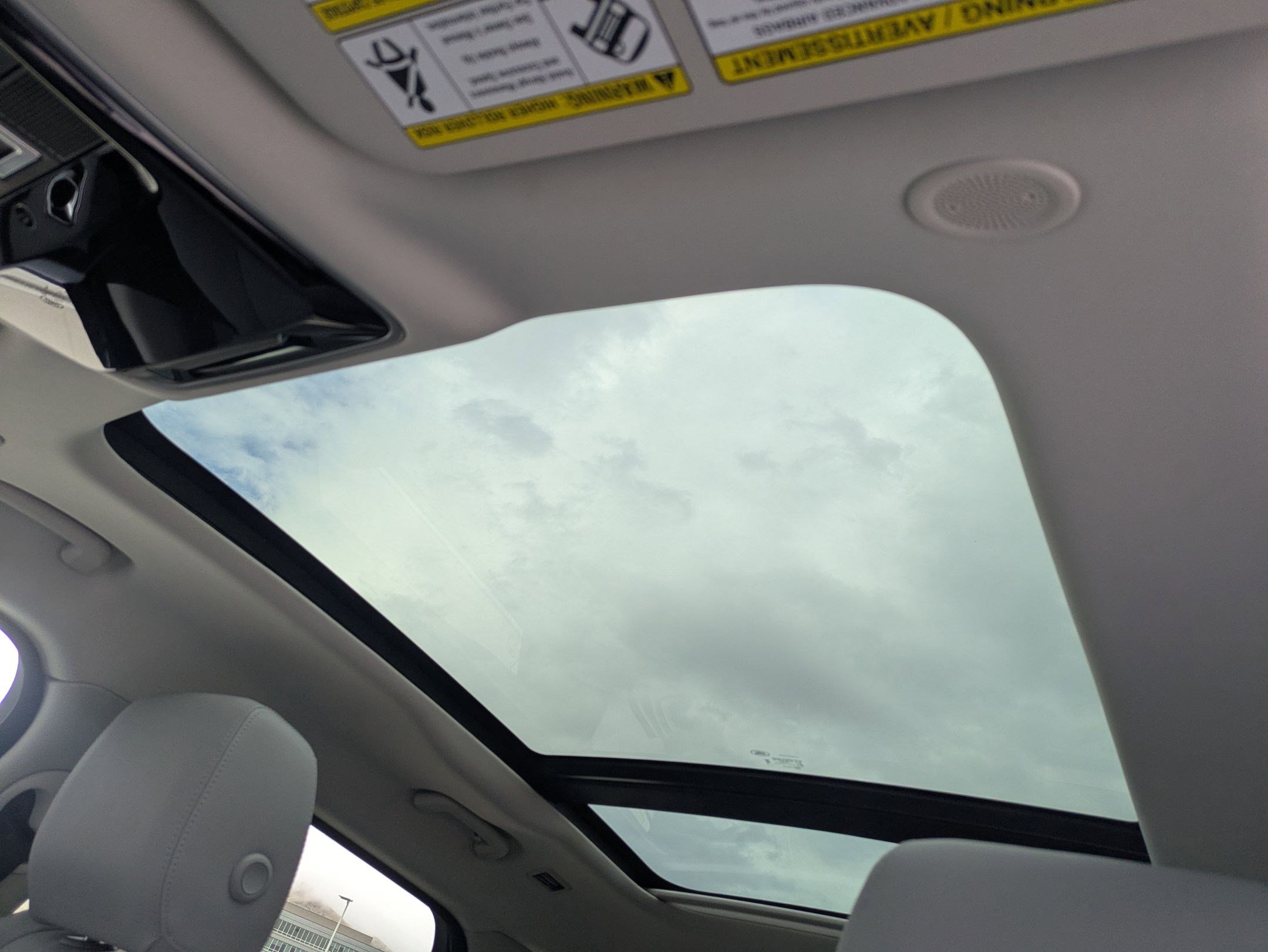 Certified 2025 Land Rover Range Rover Velar S image 23