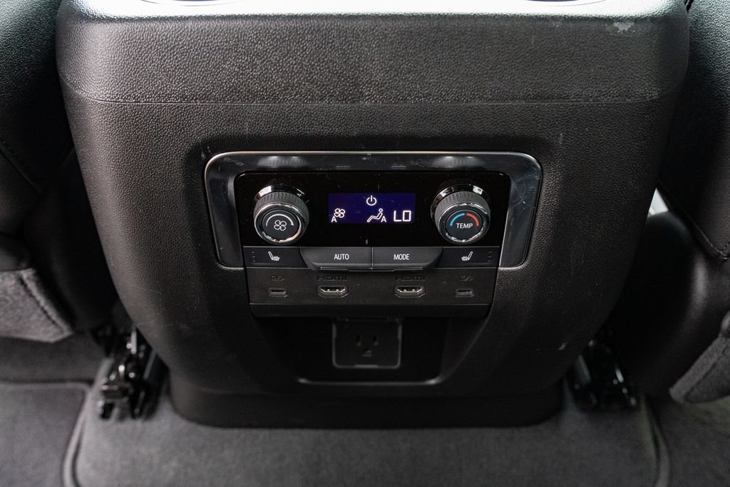 Used 2026 Chevrolet Tahoe Premier AWD/4WD image 9