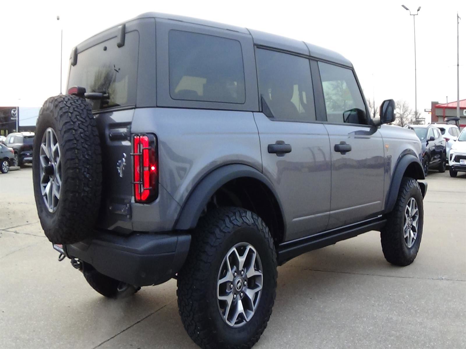 Used 2023 Ford Bronco Badlands image 6