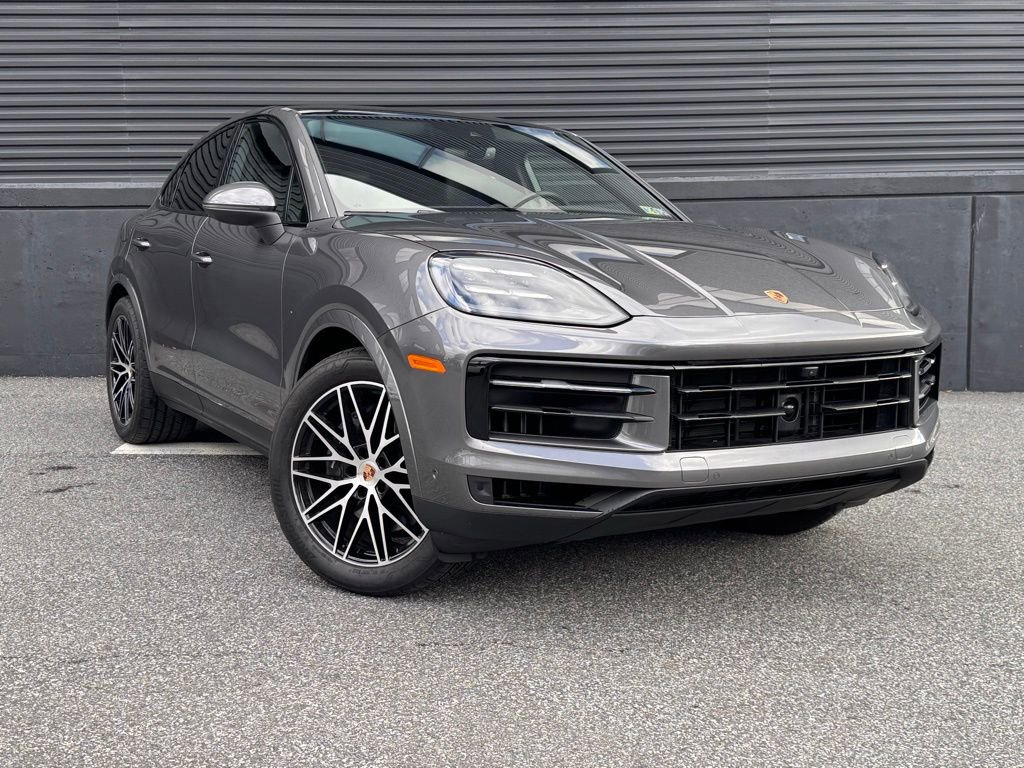 Used 2025 Porsche Cayenne Coupe image 12