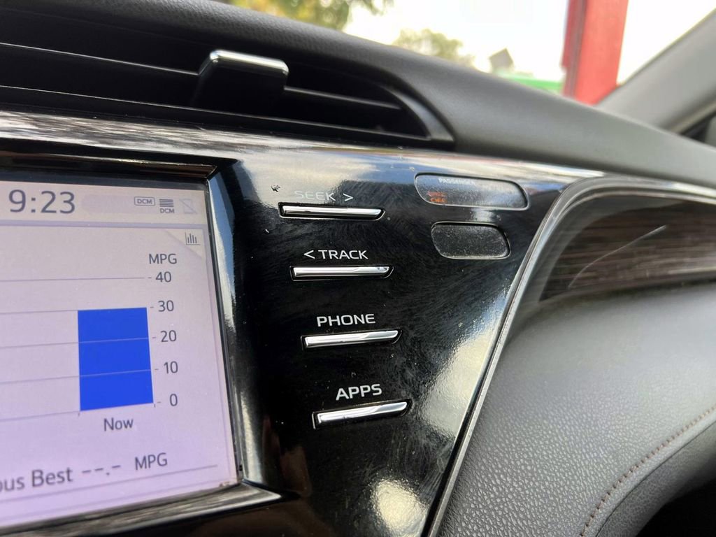 Used 2020 Toyota Camry LE image 34