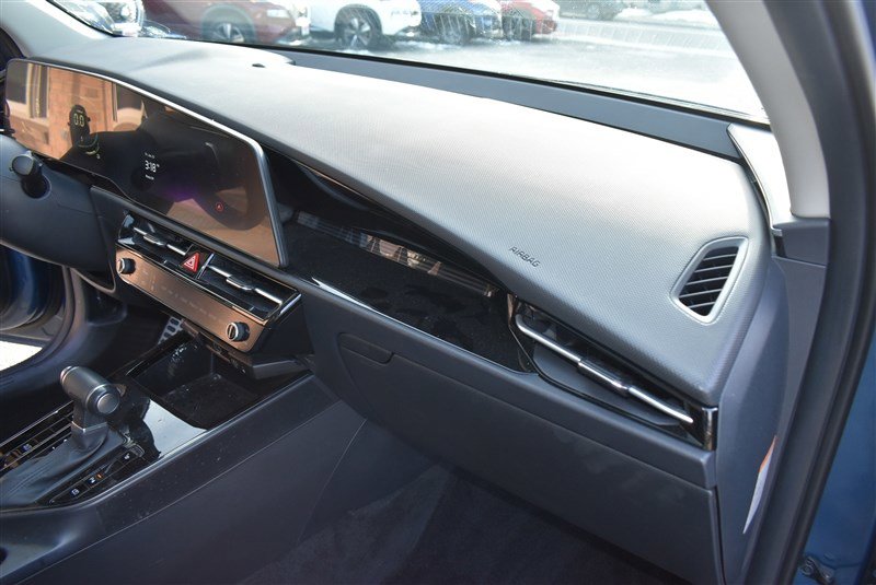 Used 2025 Kia Niro EX Touring image 26