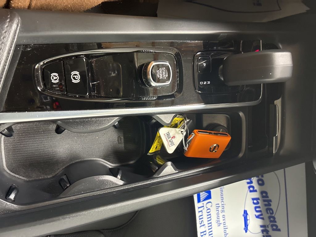 Used 2025 Volvo XC60 B5 Plus image 21