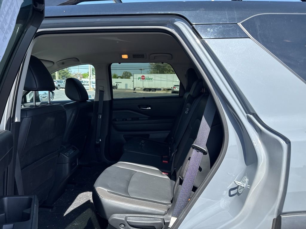 Used 2023 Nissan Pathfinder SL AWD/4WD image 8