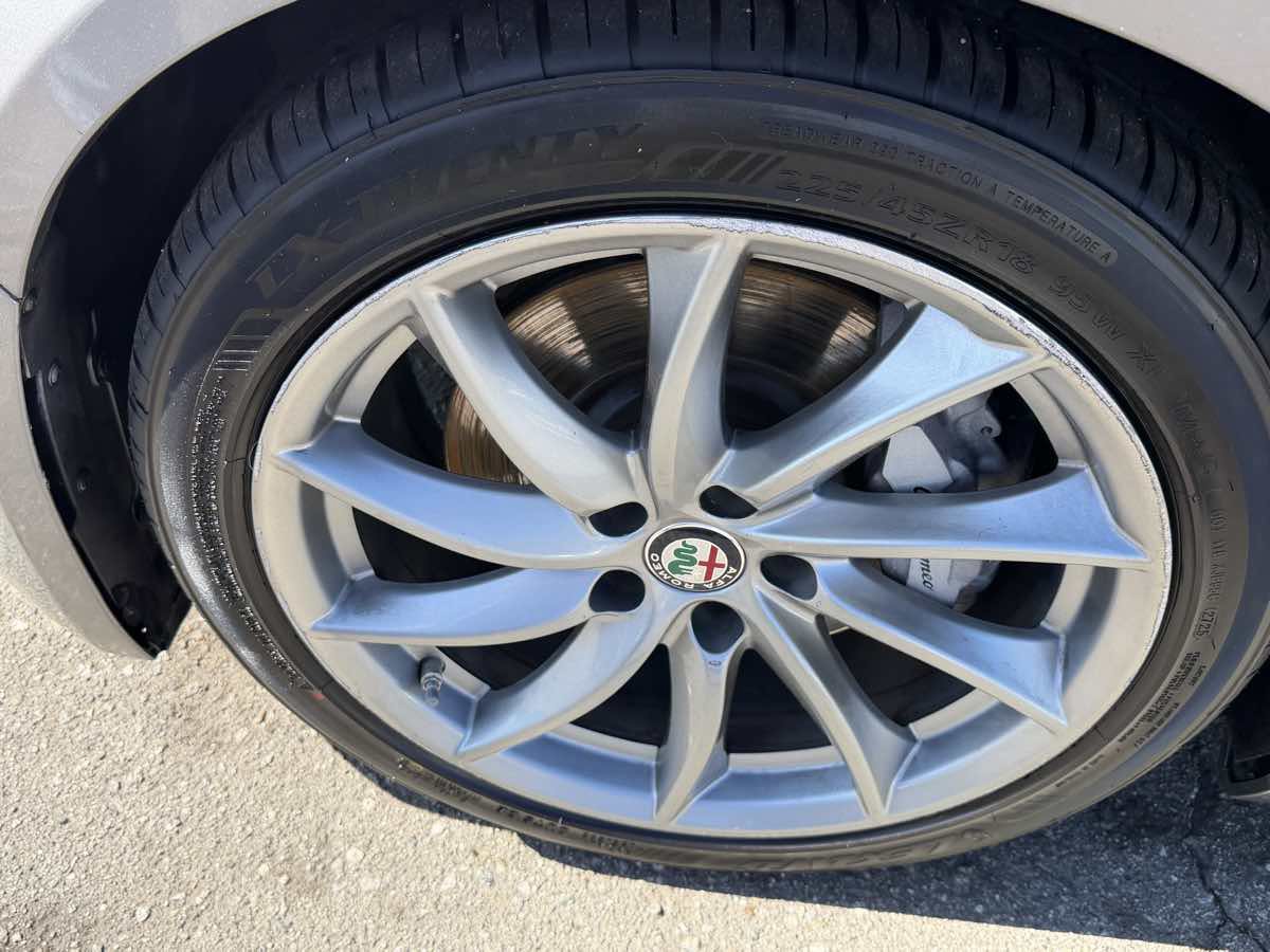 Used 2017 Alfa Romeo Giulia RWD image 12