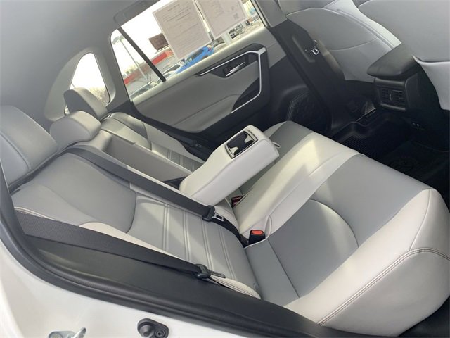 Used 2021 Toyota RAV4 XLE Premium image 12