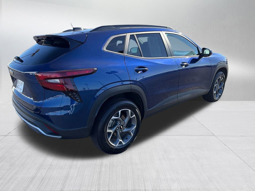 Used 2024 Chevrolet Trax LT w/ Driver Confidence Package image 7