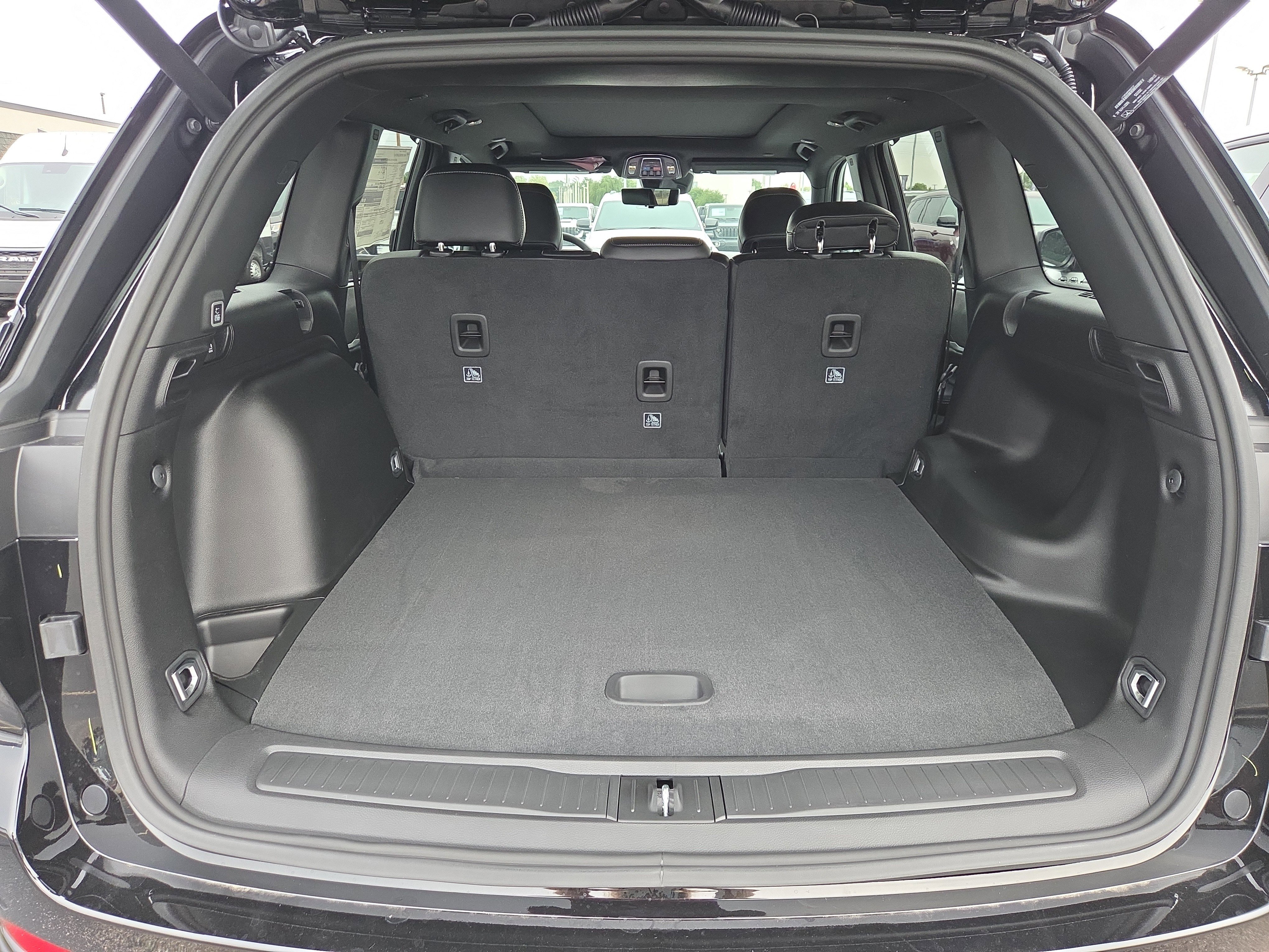 New 2025 Jeep Grand Cherokee Limited w/ Luxury Tech Group II RWD image 8