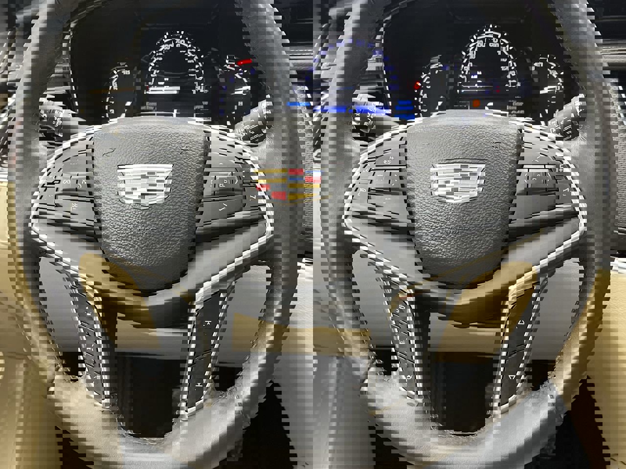 Used 2017 Cadillac XT5 Luxury w/ Driver Awareness Package image 15