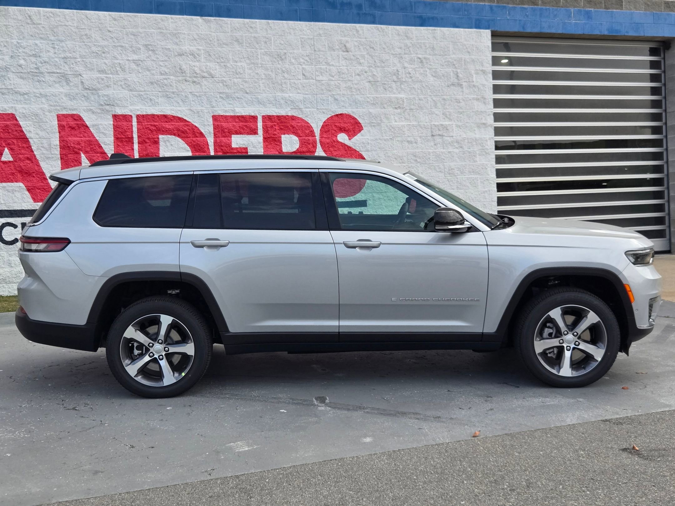 New 2025 Jeep Grand Cherokee L Limited w/ Luxury Tech Group II image 8