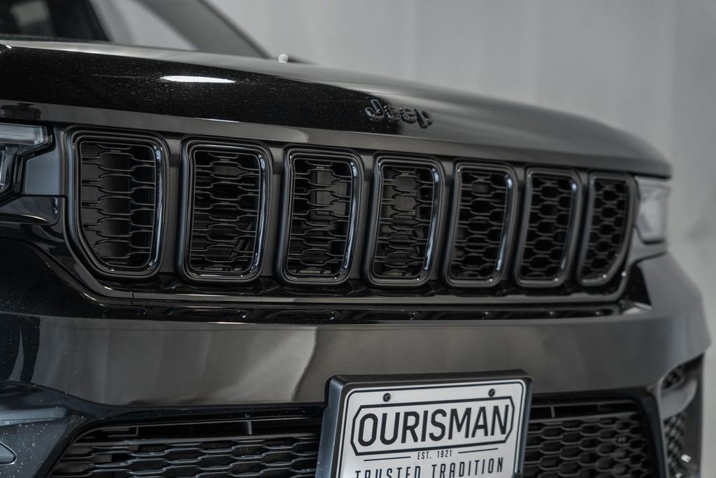 New 2025 Jeep Grand Cherokee Altitude image 11